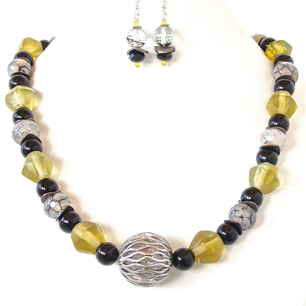 chunky yellow glass necklace