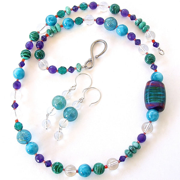 Multicolor necklace with gemstones and art glass