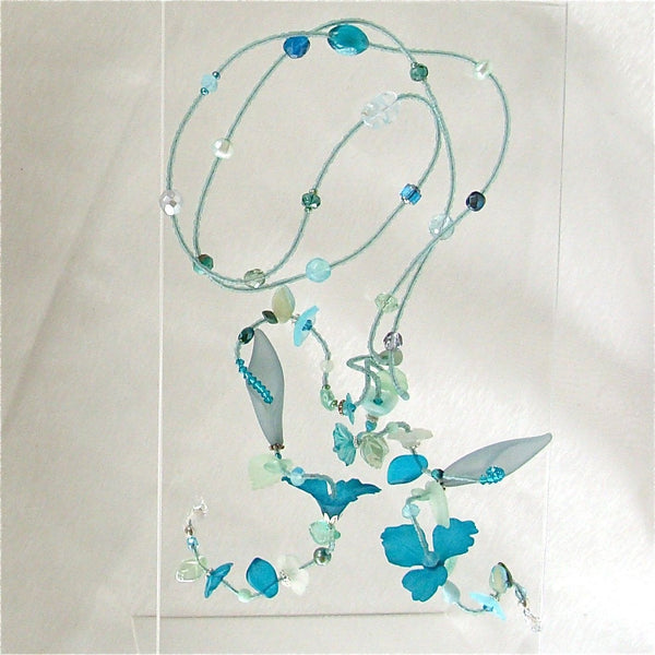 Seafoam Flower Lariat