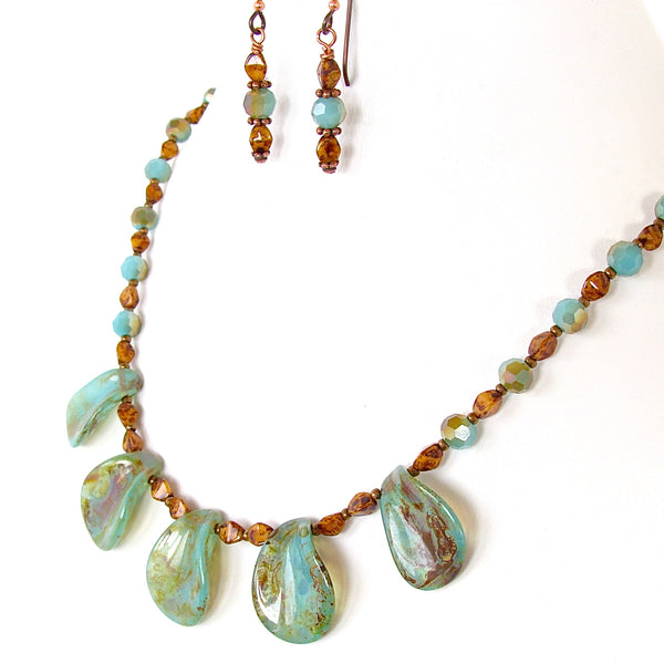 Beaded collarbone necklace