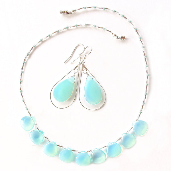 dainty necklace in aqua