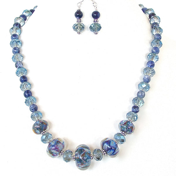 Blue bead necklace with gemstones