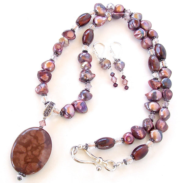 Burgundy necklace with pendant