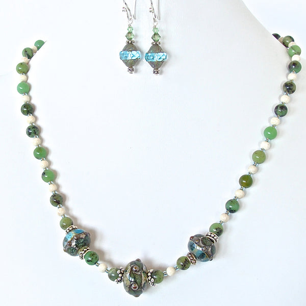 Argus: Apple Green Stone Necklace Set