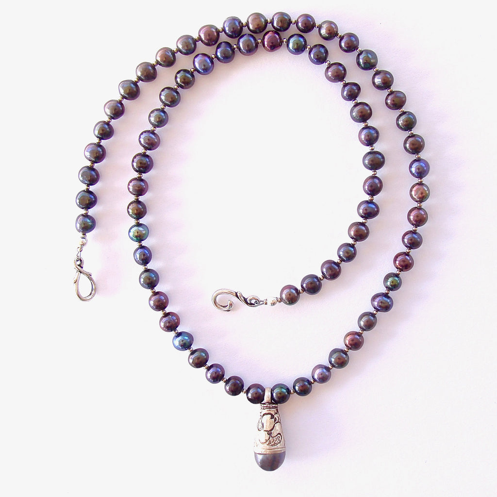 Freshwater pearl necklace with Tibetan Pendant