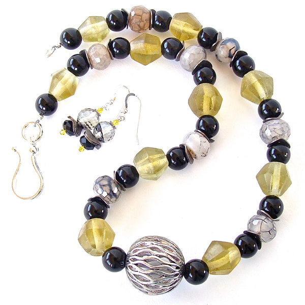 Graphic black and yellow necklace set