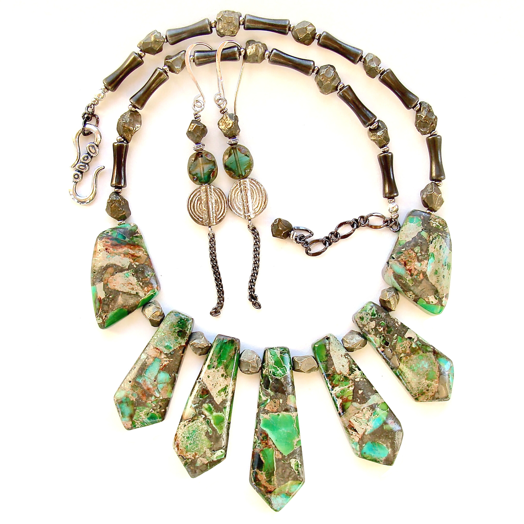 green stone pendant necklace set